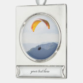 スイスのパラグライディングオレンジファブルースエピック シルバープレートバナーオーナメント (左)