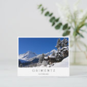 スイスのログキャビンに雪が降る ポストカード (スタンド正面)