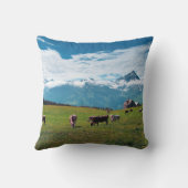 スイスの農場で幸せな牛 クッション (裏面)