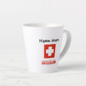 スイス国旗のブラックパーソナライゼーション カフェラテマグ (右アングル)