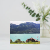 スイス国旗を掲げた家 ポストカード (スタンド正面)