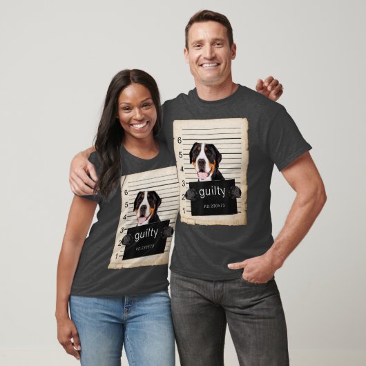 スイス素晴らしの山犬のマグが悪い犬を撃った Tシャツ (ユニセックス)