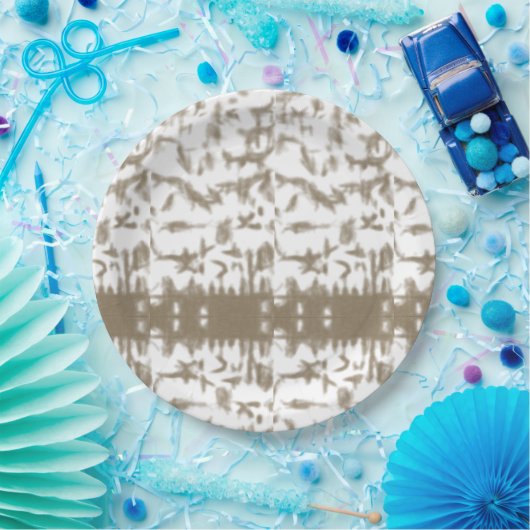 スイス赤と白国旗がブルーレイの下に揺れ澄んる ペーパープレート (パーティー)