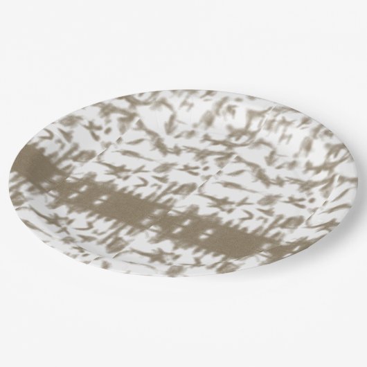 スイス赤と白国旗がブルーレイの下に揺れ澄んる ペーパープレート (アングル)