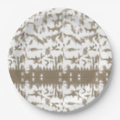 スイス赤と白国旗がブルーレイの下に揺れ澄んる ペーパープレート (正面)