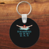 スイミングは私のDNAスイミングオーバーおもしろい泳ぐ人 キーホルダー (正面)