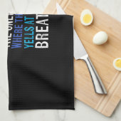 スイミングオンリースポーツここでコーチ泳ぐ人ギフト キッチンタオル (四つ折り)