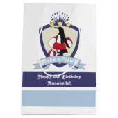 スイミングクラブクレストキュートペンギン子供の誕生日 ミディアムペーパーバッグ (裏面)