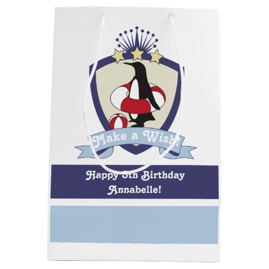 スイミングクラブクレストキュートペンギン子供の誕生日 ミディアムペーパーバッグ (裏面)