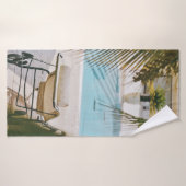 スイミングプールの横の茶色と黒の肘掛け椅子 バスタオル (バスタオル)