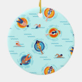 スイミングプールパーティー名ギフト セラミックオーナメント (裏面)