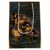 スイミングマラードアヒルの愛らしいクインテット ミディアムペーパーバッグ (裏面)