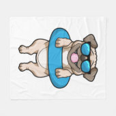 スイミングリングで泳ぐ犬 フリースブランケット (正面(横))