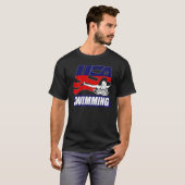 スイミング泳ぐ人コーチスイムチームスポーツ2022U S Tシャツ (正面フル)