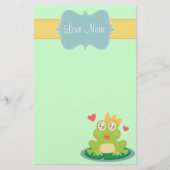 スイレンの浮いている葉のきらめくな目を持つかわいいのカエル 便箋 (正面)