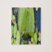 スイレンの浮いている葉のパズルのカエル ジグソーパズル (縦)