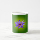 スイレン 花 池 水生植物 紫色の水の花 コーヒーマグカップ (中央)