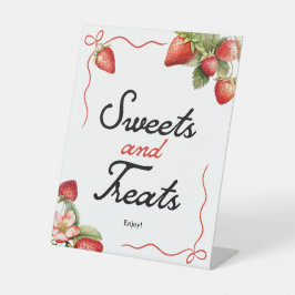 スイーツとお菓子の看板 | イチゴの赤ちゃんシャワー 台座サイン