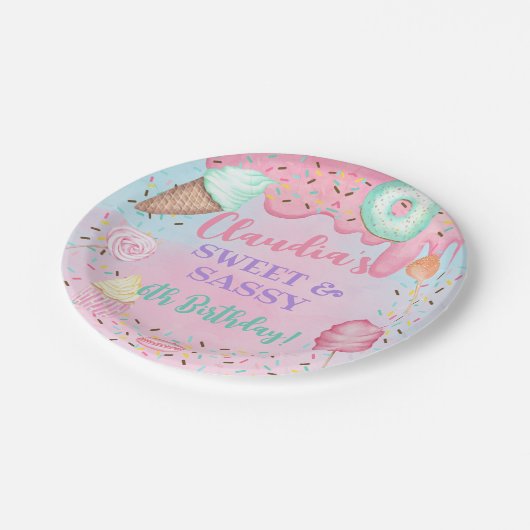 スイーツキャンディ女の子の誕生日紙プレート、任意の年齢。 ペーパープレート (アングル)