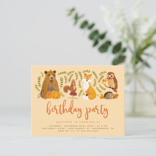 スイートウッドランドフォレストアニマルズカボチャ誕生日 インビテーションポストカード (スタンド正面)