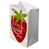 スイートストロベリー子供の誕生日 ミディアムペーパーバッグ (正面アングル)