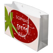 スイートストロベリー子供の誕生日 ラージペーパーバッグ (裏面アングル)