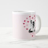 スイートピンクと赤いハートパターン(の模様が)ある写真バレンタイン ジャンボコーヒーマグカップ (正面右)