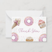 スイートピンクのカップケーキ&ドーナツ赤ちゃんシャワーありがとう ノートカード (正面)