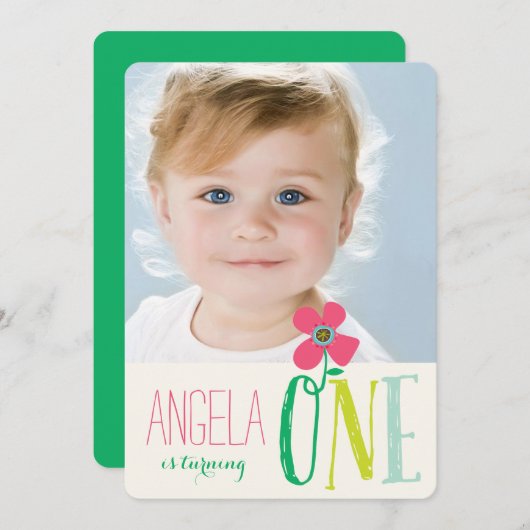 スイートピンクデイジーポップ・アートのシックな女の子1st誕生日の写真 招待状 (正面/裏面)