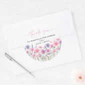 スイートピンクベビーの開花ワイルドフラワーベビーシャワー ラウンドシール (封筒)