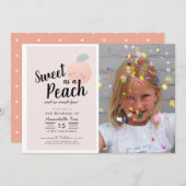 スイートピーチのキュートな女の子の写真の誕生日 招待状 (正面/裏面)