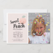 スイートピーチのキュートな女の子の誕生日写真 招待状 (正面)