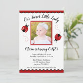 スイートレディバグレッドブラックフォト誕生日招待状 招待状 (スタンド正面)