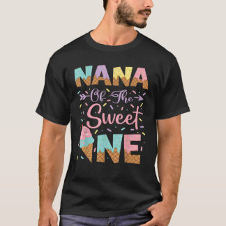 スイートワンアイスクリームのナナ 1歳の誕生日の女の子 Tシャツ