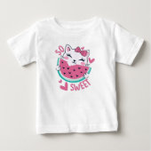 スイート可愛いかわいい猫のスイカトードラー ベビーTシャツ (正面)
