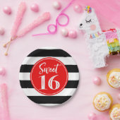 スイート16バースデーパーティーレッド白黒ストライプ ペーパープレート (パーティー)