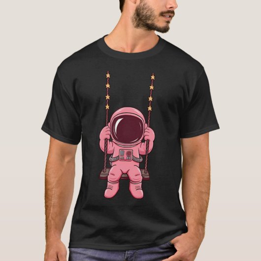 スウィングでピンクの宇宙飛行士 – かわいい宇宙飛行士 Tシャツ (正面)