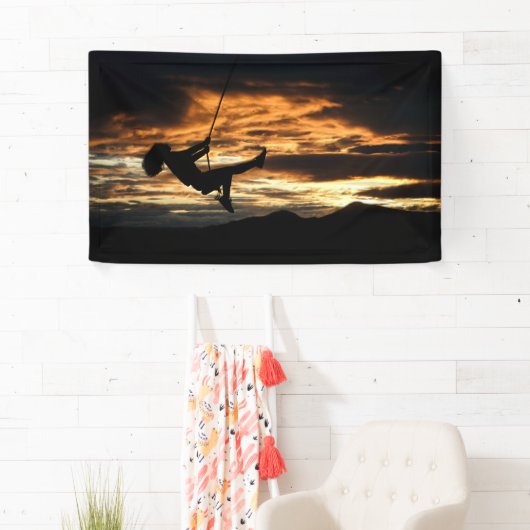 スウィングの女の子のサンセットシルエット 横断幕 (インサイチュ)