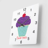 スウィートさくらんぼオントップパープルつや消しカップケーキ スクエア壁時計 (傾斜)