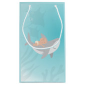 スウィートシャークベビーシャワー抱き枕 スモールペーパーバッグ (裏面)