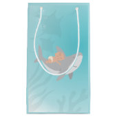 スウィートシャークベビーシャワー抱き枕 スモールペーパーバッグ (正面)