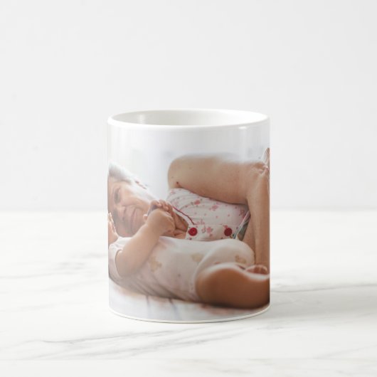 スウィートスマイル生まれたばかりのファミリーベビーフォトマグカップ コーヒーマグカップ (中央)