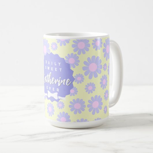 スウィートデイジーベビーイエローパープルピンクマグ コーヒーマグカップ (正面右)