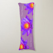 スウィートドリームスロータスフラワーオンバイオレット ボディピロー (正面縦)