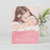スウィートバレンタインタイポグラフィベビーガール誕生写真 案内状 (スタンド正面)
