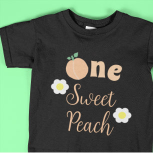 スウィートピーチ1歳の誕生日 ベビーTシャツ