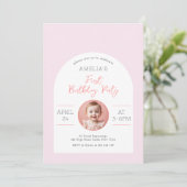 スウィートベビーガールソフトピンク最初の誕生日パーティー 招待状 (スタンド正面)