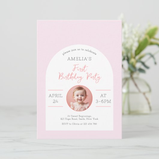 スウィートベビーガールソフトピンク最初の誕生日パーティー 招待状 (スタンド正面)