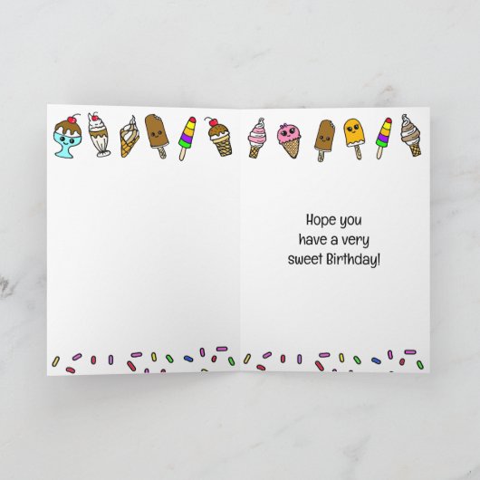 スウィートポップ・アートのアート誕生日カードアイスクリームサンデ カード (内部)