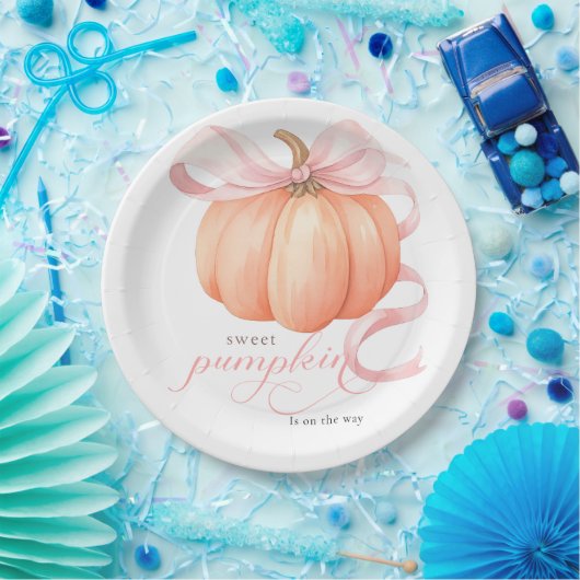 スウィートリトルカボチャのピンクの弓が途中にある ペーパープレート (パーティー)